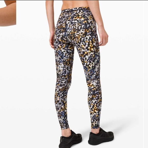 Lululemon Speed Up Tight 28" *Full-On Luxtreme
Metropolis Glow Multi 6 - Picture 1 of 6
